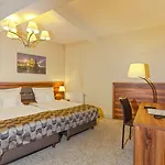Miodowa Hotel 3*