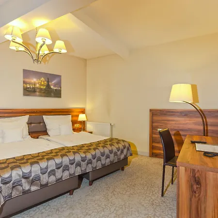 Miodowa Hotel 3*